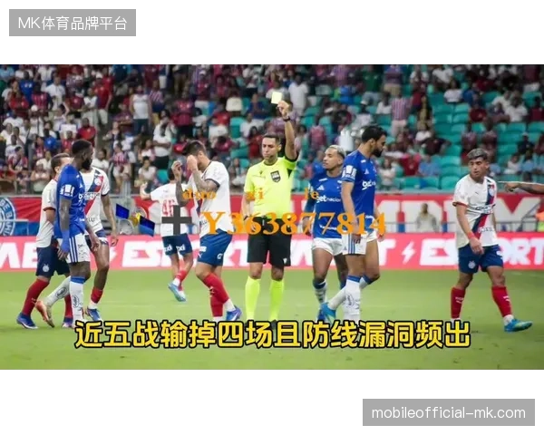 墨西哥队在热身赛中五球大胜塞尔维亚，后卫华斯基斯连续进球，展现出东道主良好的竞技状态